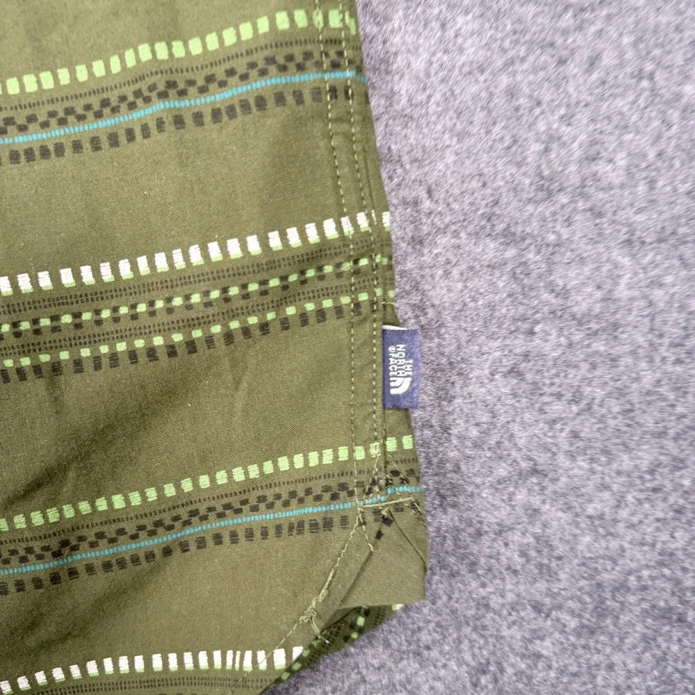 The North Face Mens Large Green Geometric Stripe Button Down Shirt NF0A3KEZ